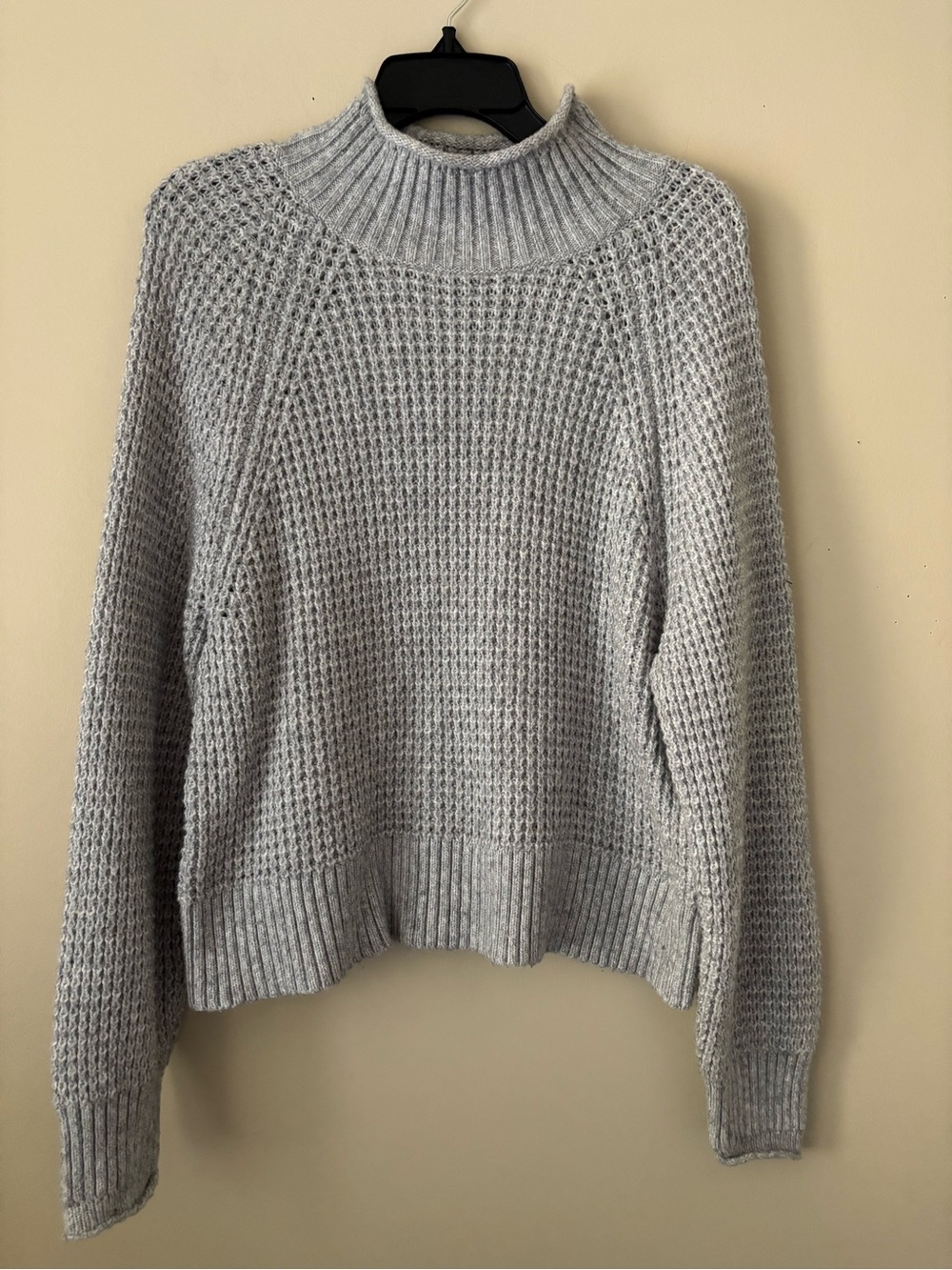 American Eagle Outfitters Light Gray Ribbed Turtleneck Sweater SZ.M Very Good